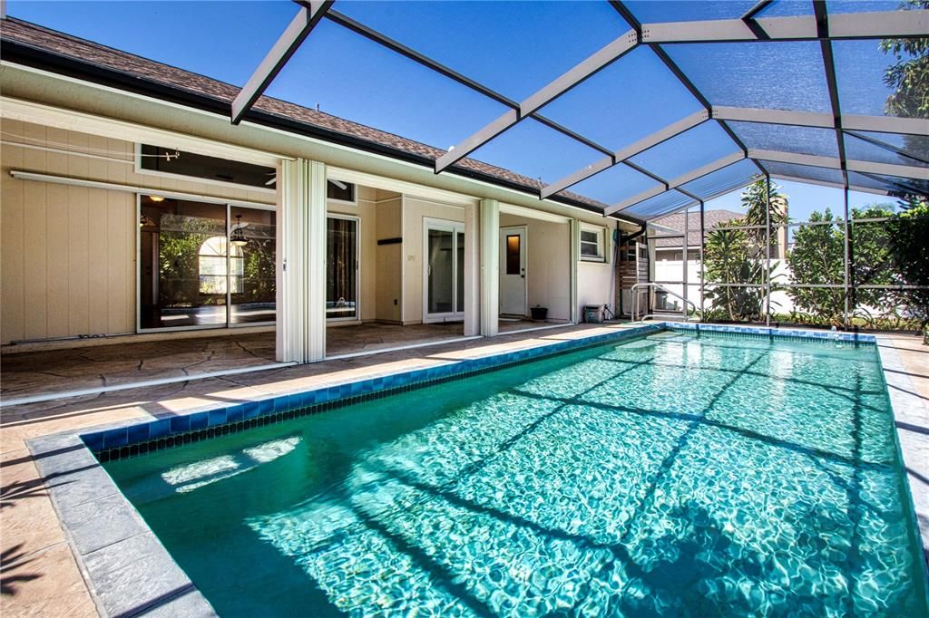 Active With Contract: $529,900 (3 beds, 2 baths, 1975 Square Feet)