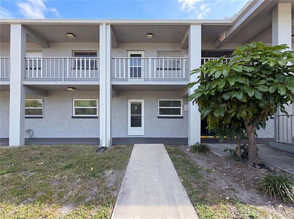 For Sale: $85,000 (1 beds, 1 baths, 690 Square Feet)