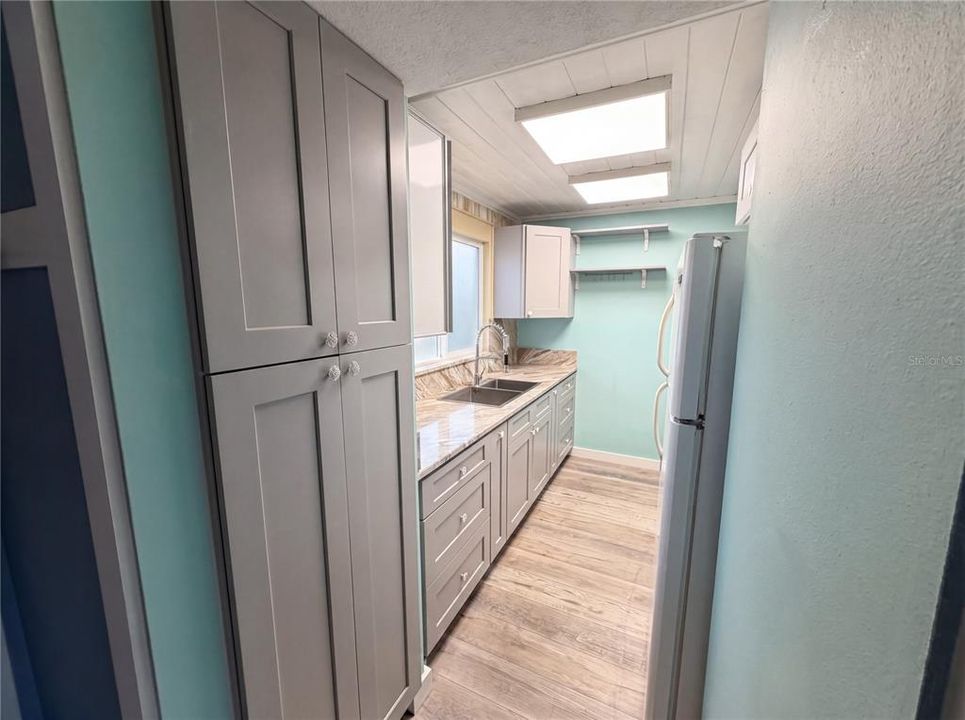 For Sale: $85,000 (1 beds, 1 baths, 690 Square Feet)