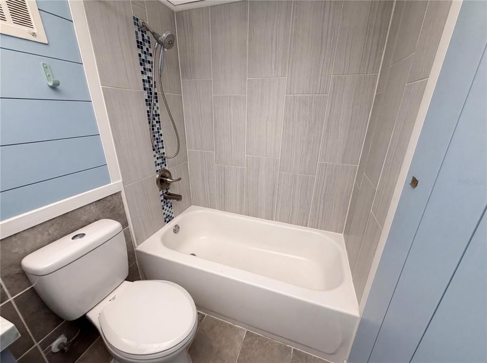 For Sale: $85,000 (1 beds, 1 baths, 690 Square Feet)