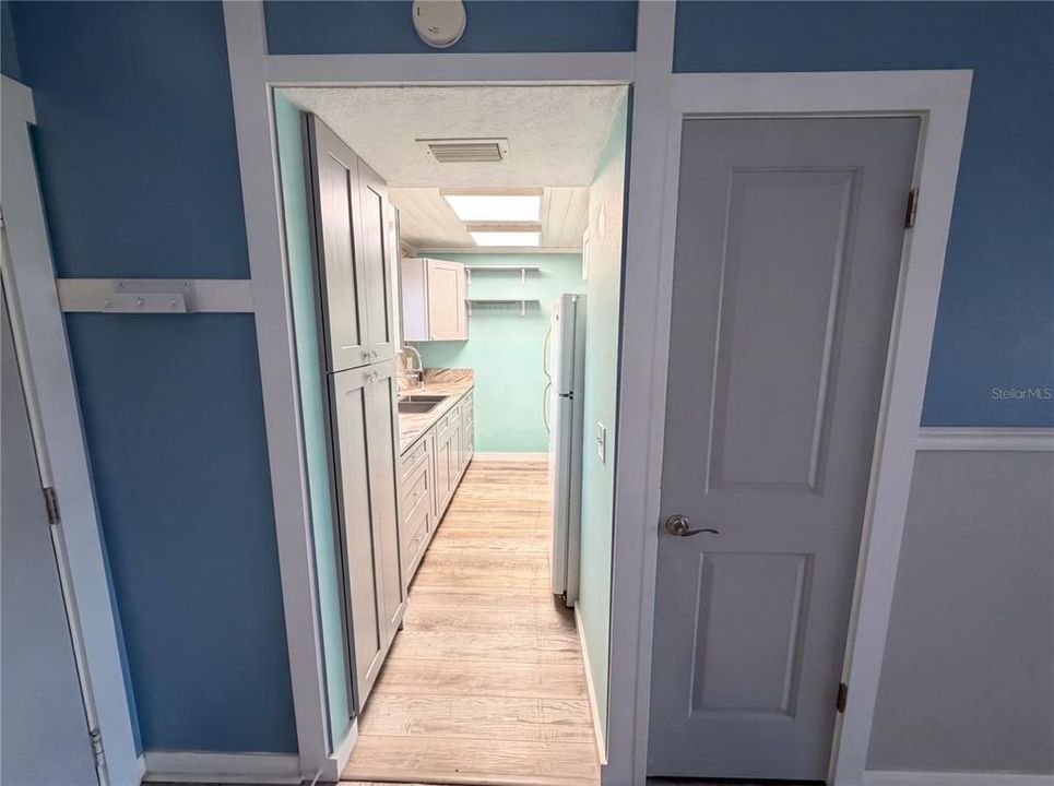 For Sale: $85,000 (1 beds, 1 baths, 690 Square Feet)