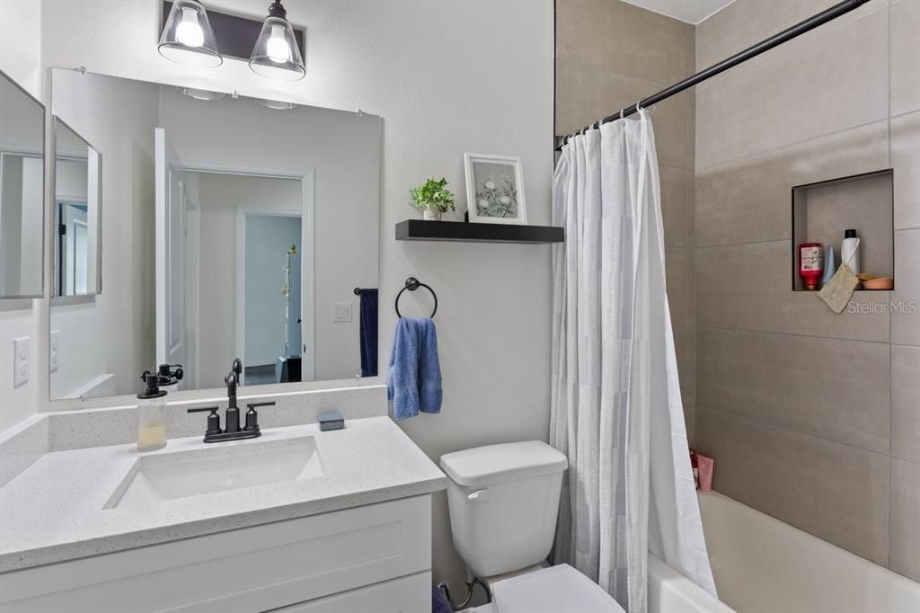 На продажу: $299,900 (3 спален, 2 ванн, 1201 Квадратных фут)