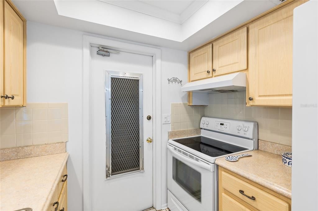 На продажу: $239,000 (2 спален, 1 ванн, 966 Квадратных фут)