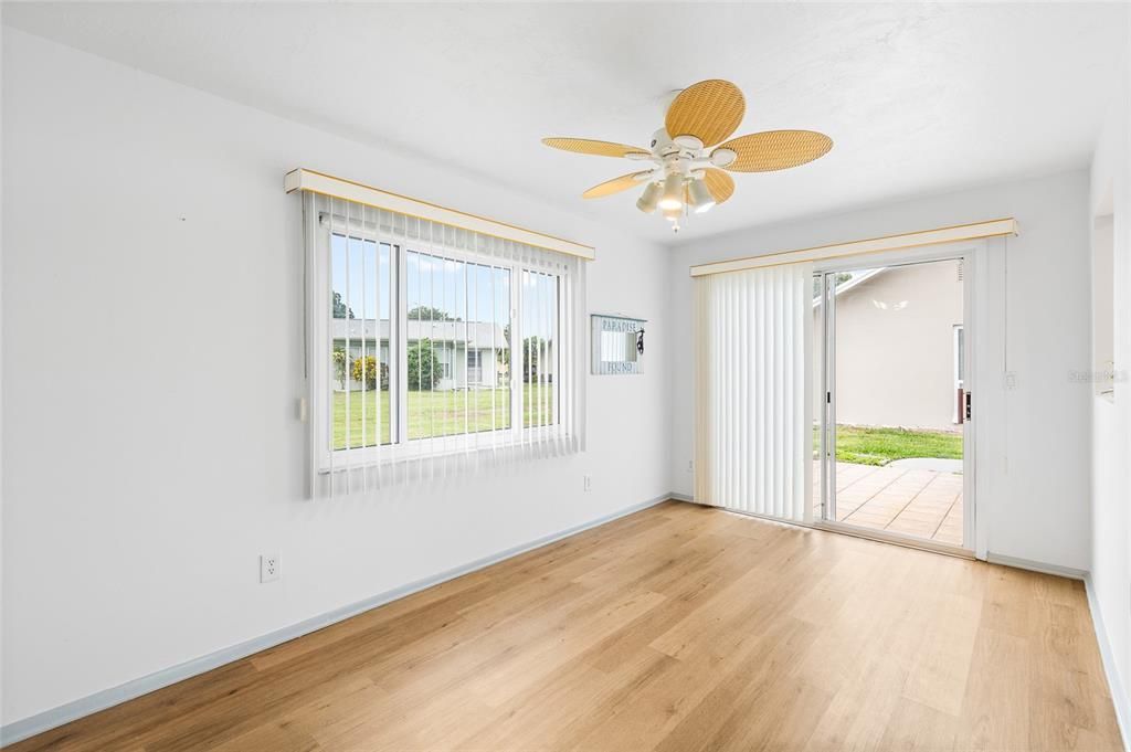 На продажу: $239,000 (2 спален, 1 ванн, 966 Квадратных фут)