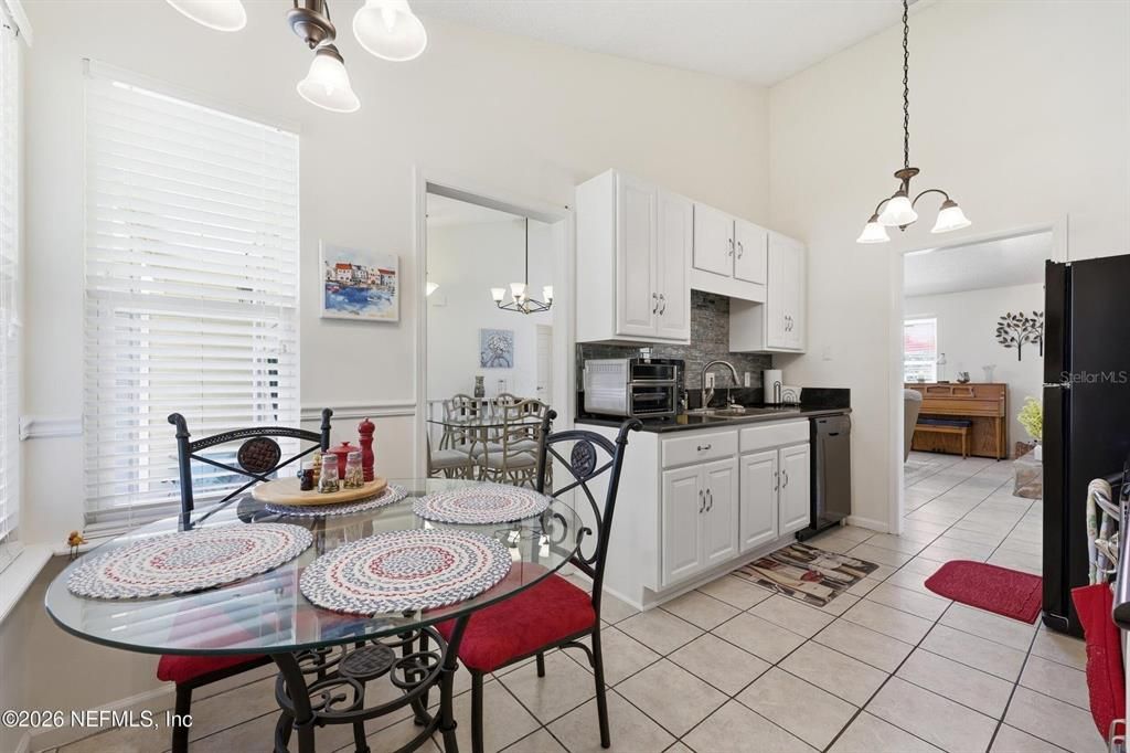 For Sale: $385,000 (3 beds, 2 baths, 1551 Square Feet)
