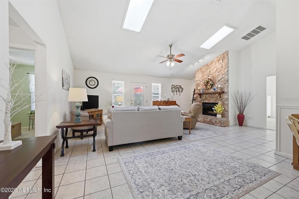 For Sale: $385,000 (3 beds, 2 baths, 1551 Square Feet)