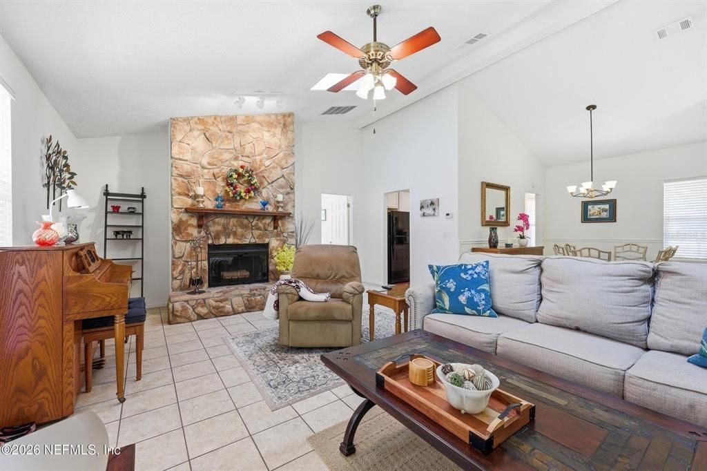 For Sale: $385,000 (3 beds, 2 baths, 1551 Square Feet)