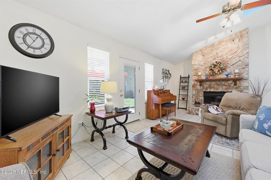 For Sale: $385,000 (3 beds, 2 baths, 1551 Square Feet)