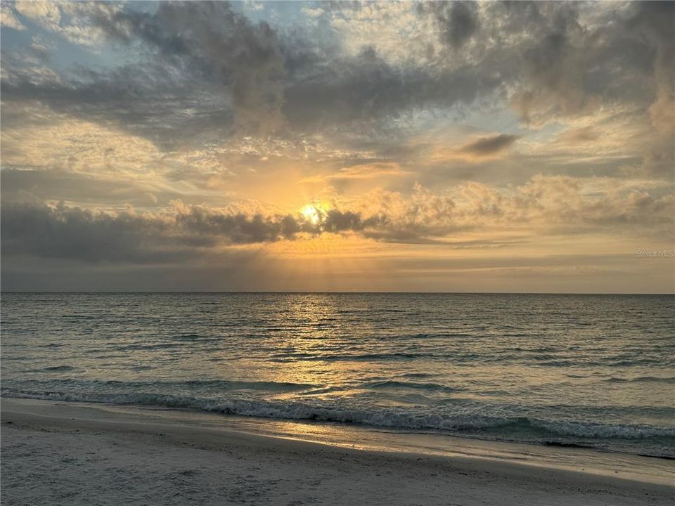 For Rent: $2,600 (1 beds, 1 baths, 760 Square Feet)