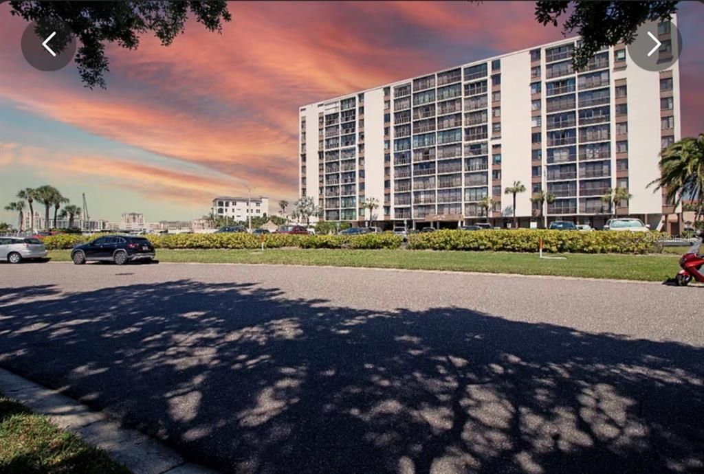 For Rent: $2,600 (1 beds, 1 baths, 760 Square Feet)