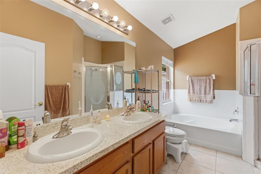 For Sale: $349,999 (4 beds, 3 baths, 1808 Square Feet)
