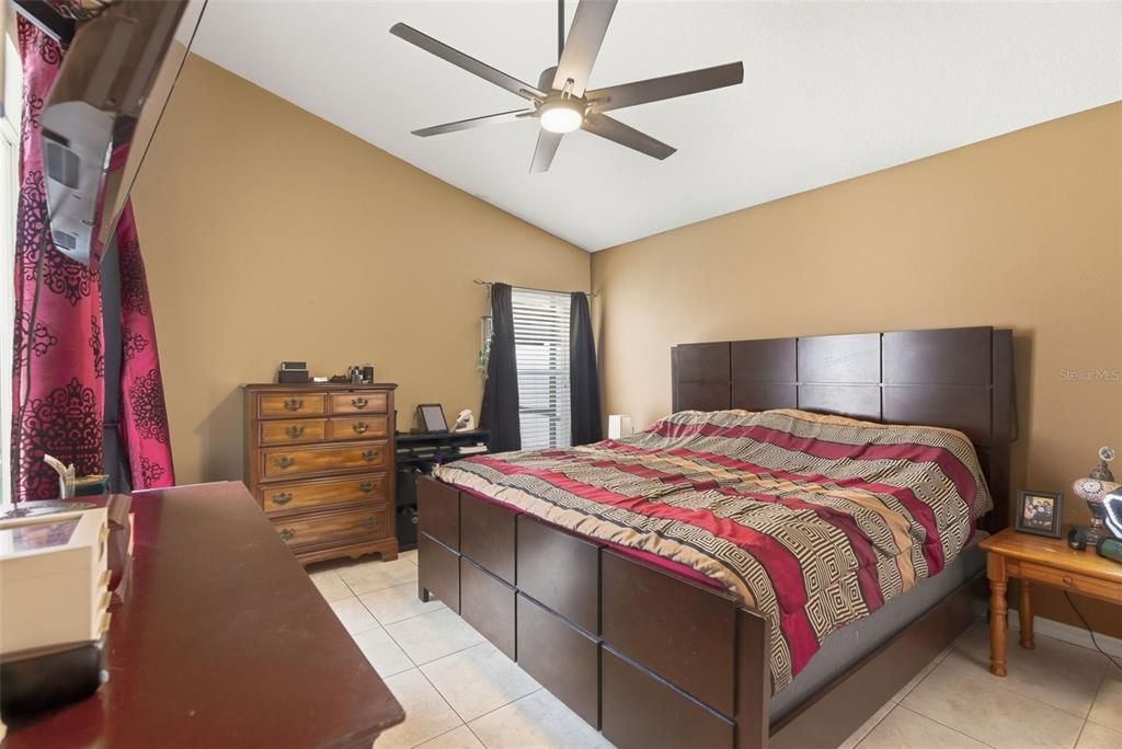 For Sale: $349,999 (4 beds, 3 baths, 1808 Square Feet)