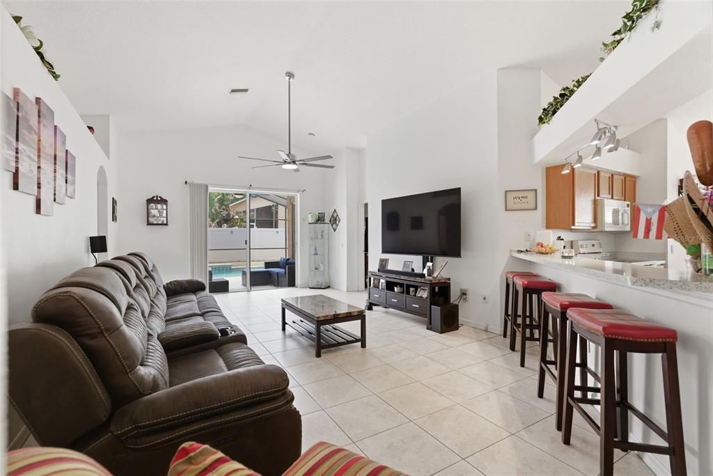 For Sale: $349,999 (4 beds, 3 baths, 1808 Square Feet)