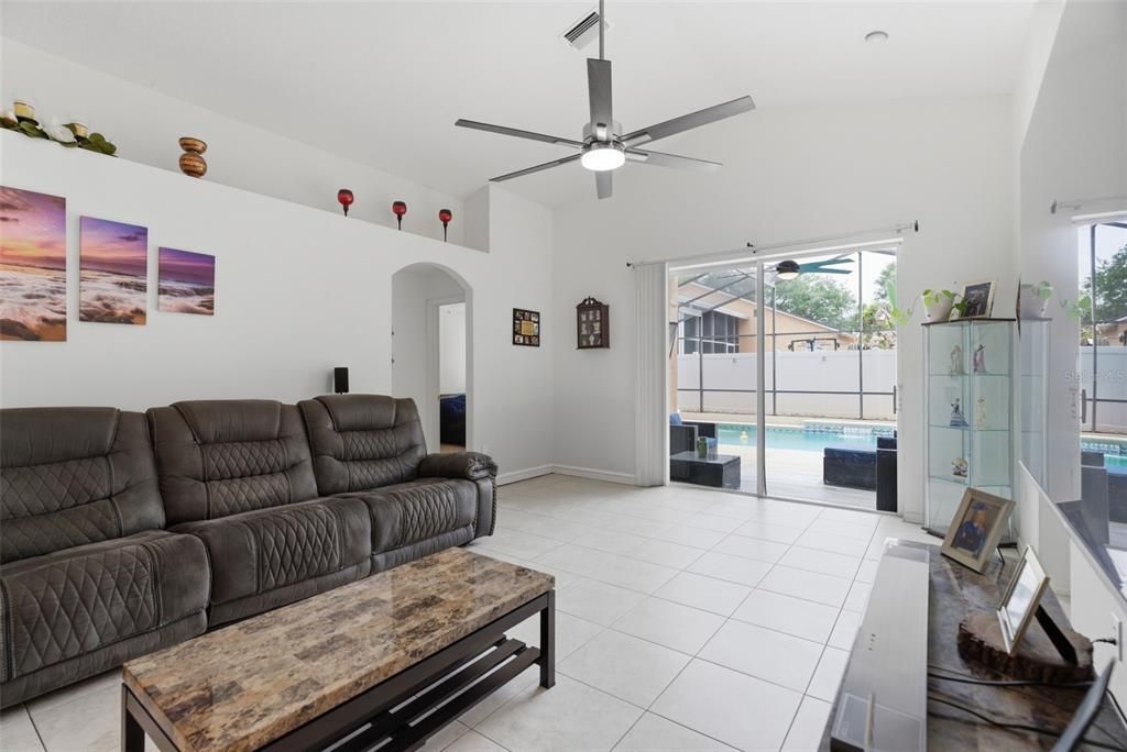 For Sale: $349,999 (4 beds, 3 baths, 1808 Square Feet)