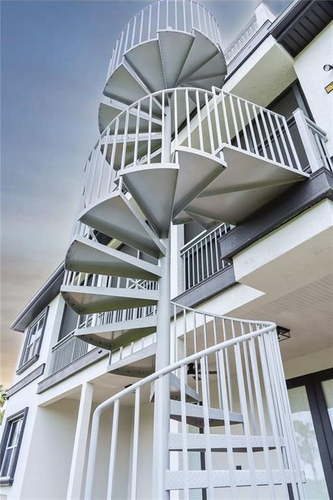 合同活跃: $629,999 (4 贝兹, 3 浴室, 2451 平方英尺)