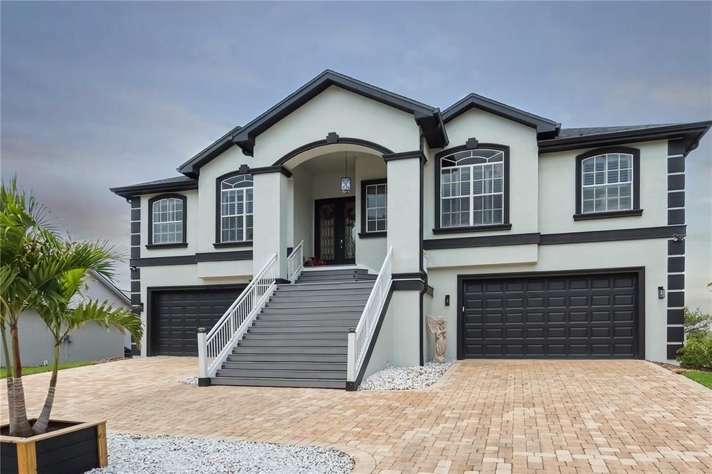 合同活跃: $629,999 (4 贝兹, 3 浴室, 2451 平方英尺)
