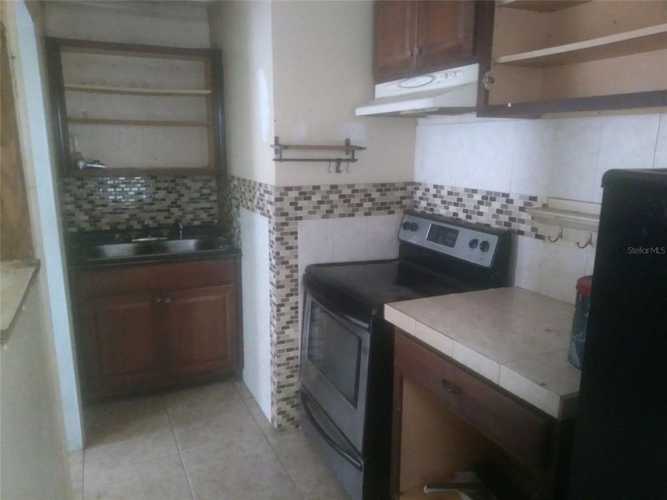 En Venta: $165,000 (4 camas, 2 baños, 1820 Pies cuadrados)