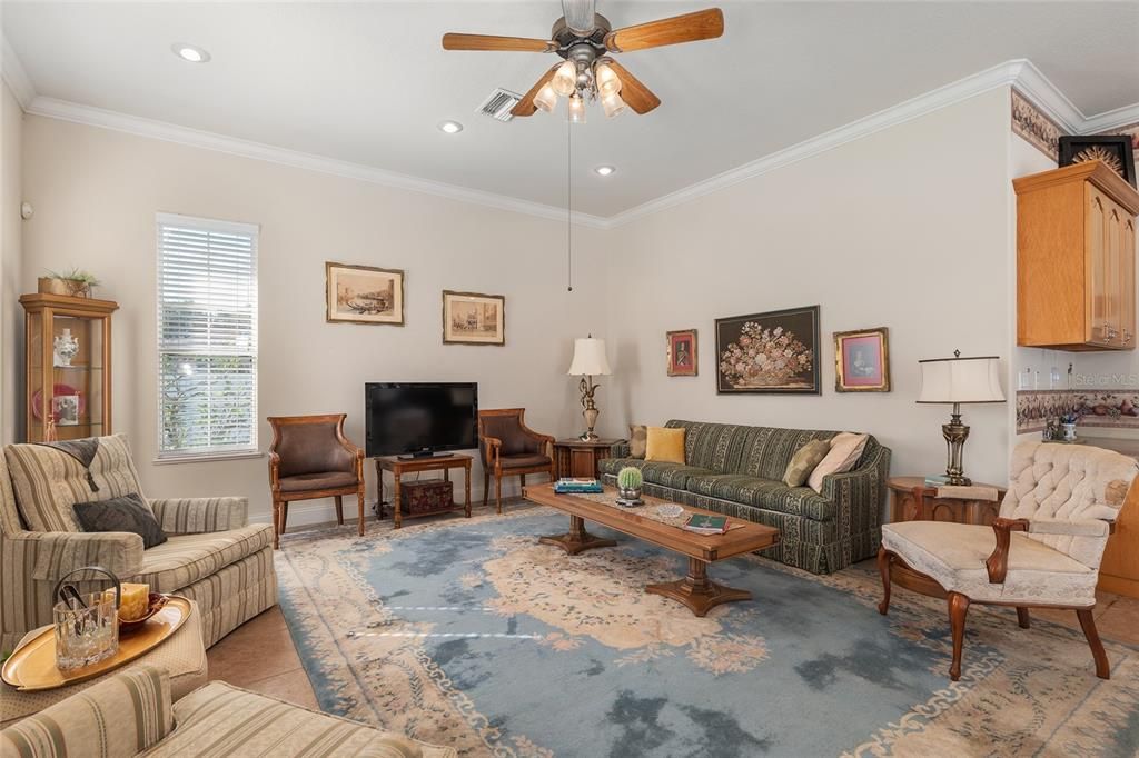 En Venta: $569,000 (4 camas, 3 baños, 2545 Pies cuadrados)