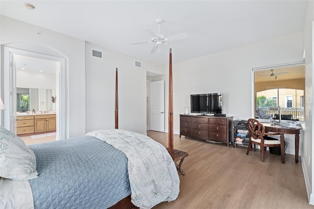 En Venta: $649,000 (3 camas, 2 baños, 2480 Pies cuadrados)