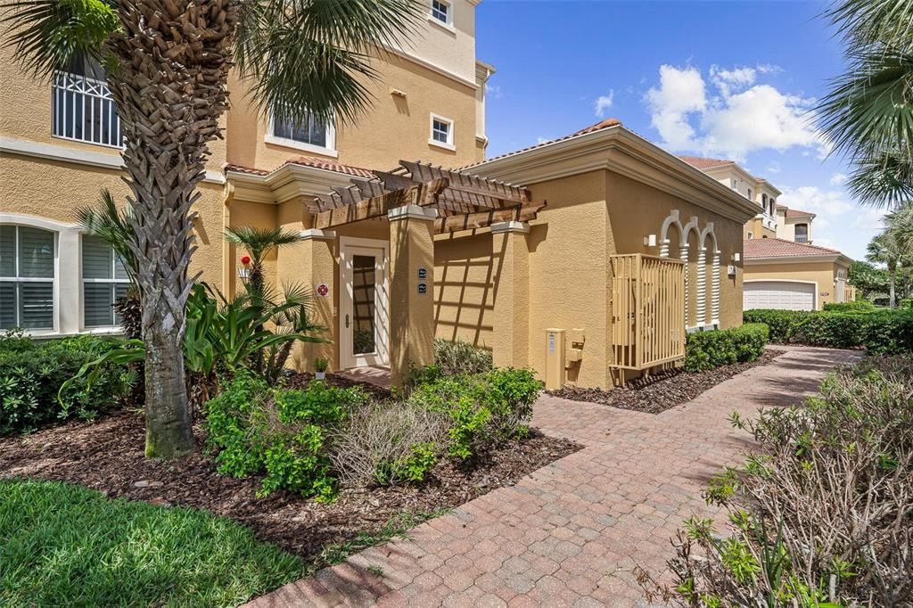En Venta: $649,000 (3 camas, 2 baños, 2480 Pies cuadrados)