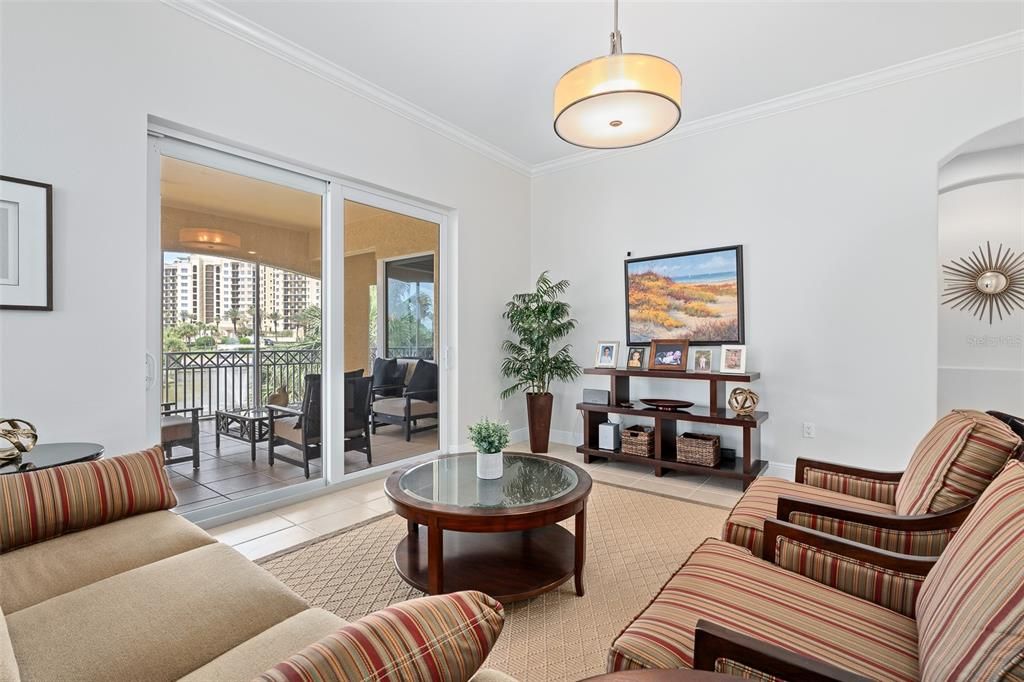 En Venta: $649,000 (3 camas, 2 baños, 2480 Pies cuadrados)