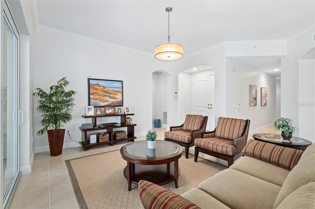 En Venta: $649,000 (3 camas, 2 baños, 2480 Pies cuadrados)