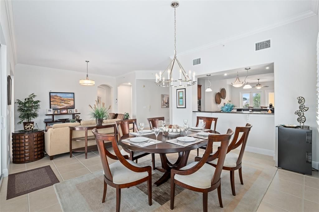 En Venta: $649,000 (3 camas, 2 baños, 2480 Pies cuadrados)