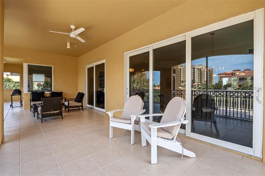 En Venta: $649,000 (3 camas, 2 baños, 2480 Pies cuadrados)