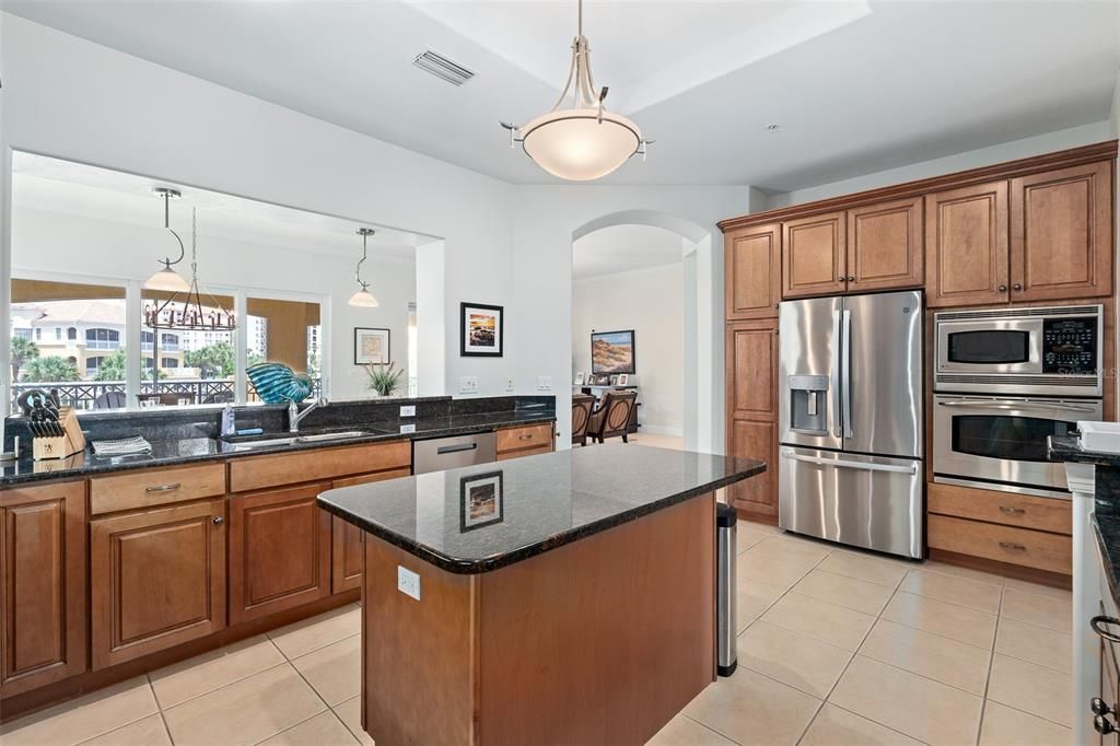 En Venta: $649,000 (3 camas, 2 baños, 2480 Pies cuadrados)
