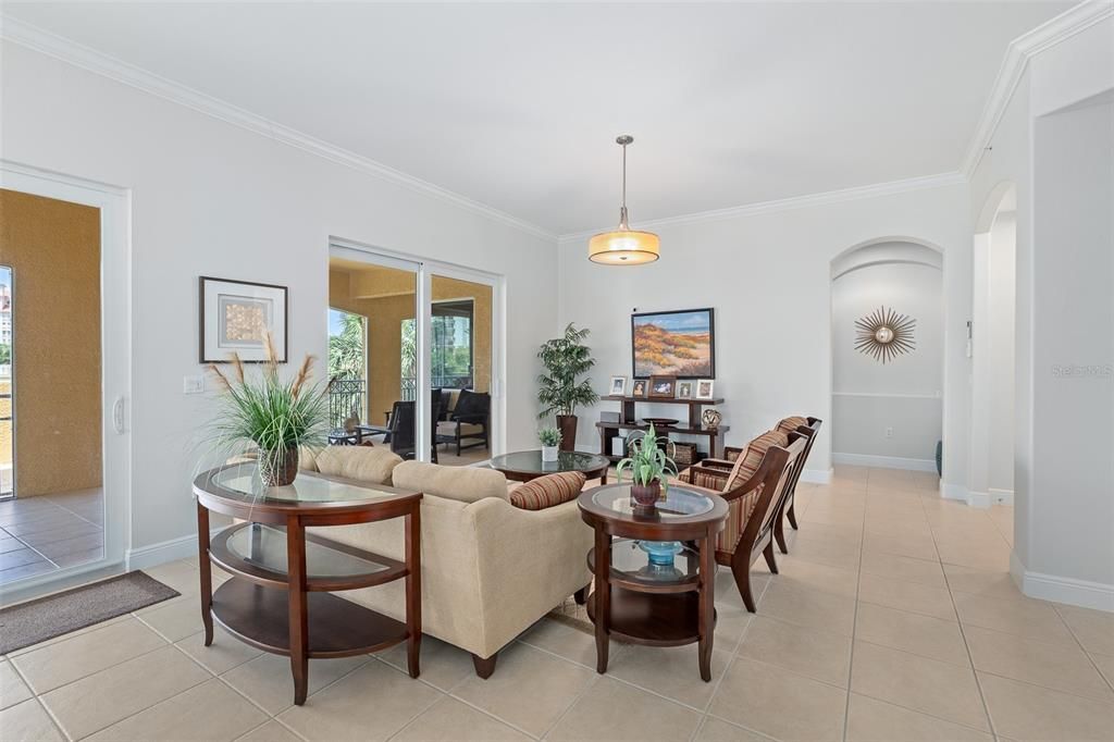 En Venta: $649,000 (3 camas, 2 baños, 2480 Pies cuadrados)