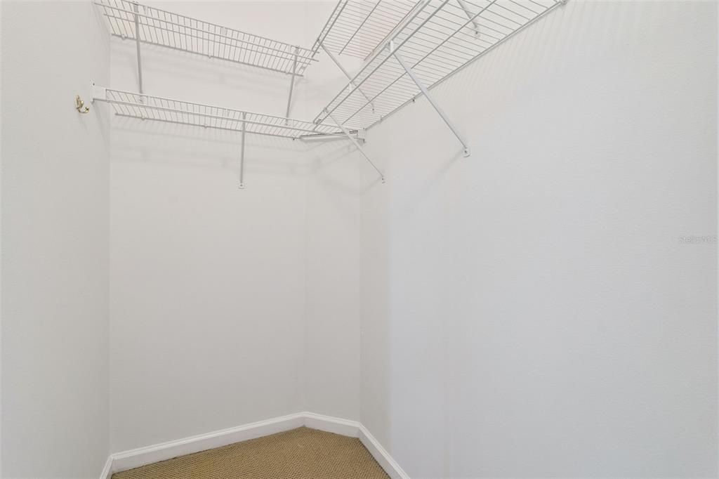 Activo con contrato: $340,000 (3 camas, 2 baños, 2238 Pies cuadrados)