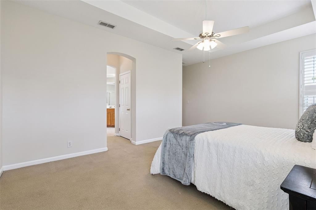 Activo con contrato: $340,000 (3 camas, 2 baños, 2238 Pies cuadrados)