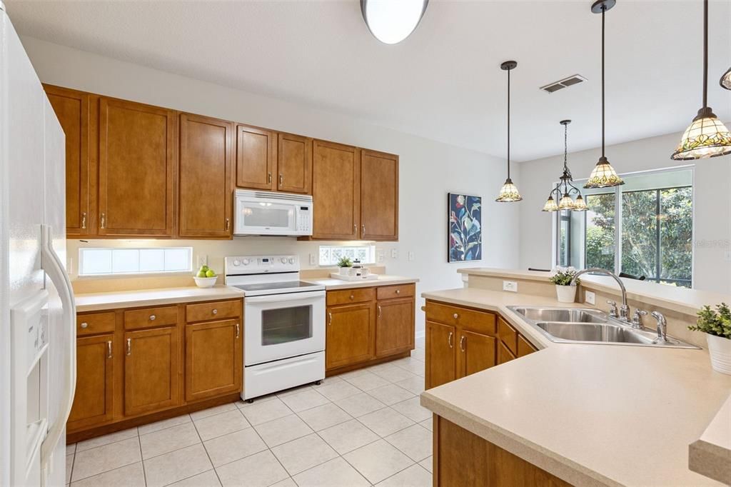 Activo con contrato: $340,000 (3 camas, 2 baños, 2238 Pies cuadrados)