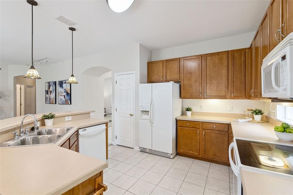Activo con contrato: $340,000 (3 camas, 2 baños, 2238 Pies cuadrados)