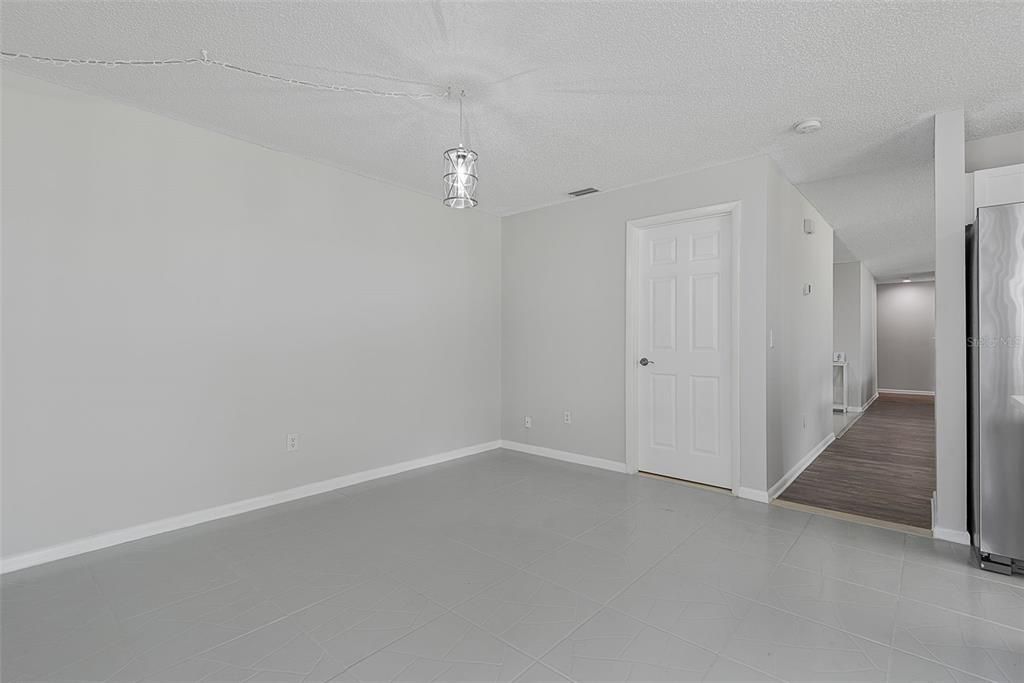 Activo con contrato: $515,000 (4 camas, 3 baños, 1972 Pies cuadrados)