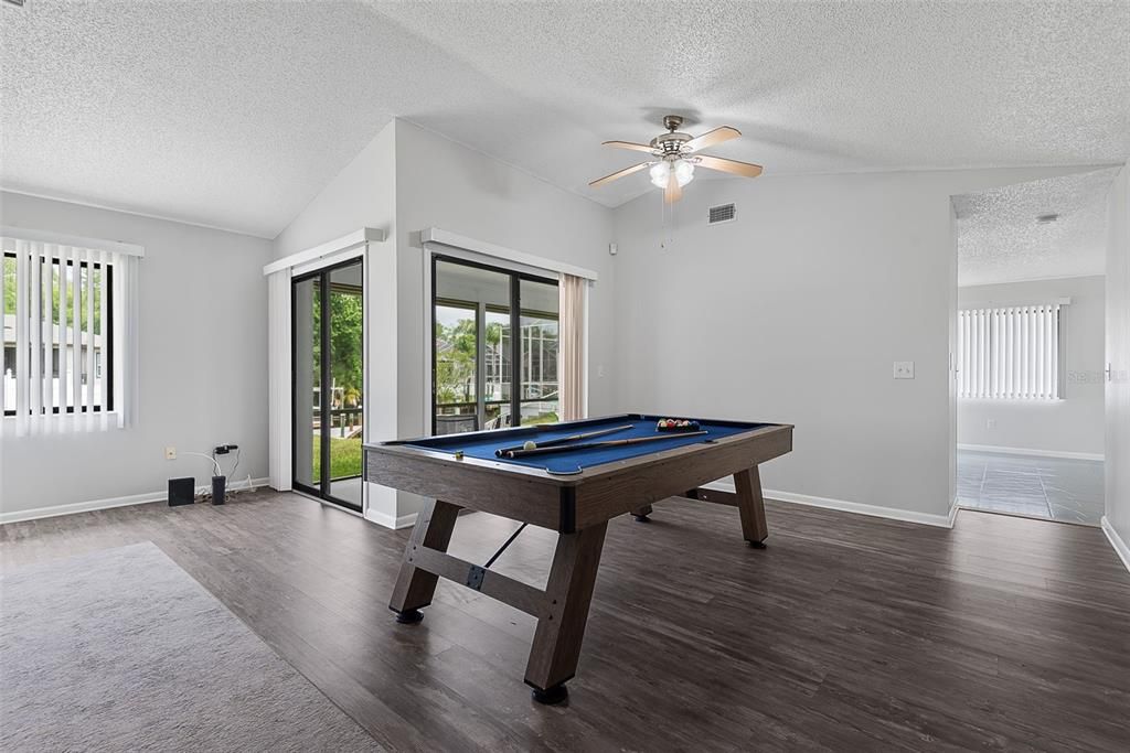 Activo con contrato: $515,000 (4 camas, 3 baños, 1972 Pies cuadrados)