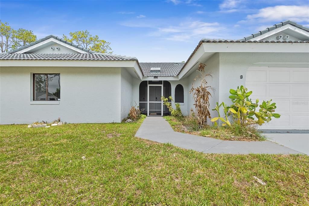 Activo con contrato: $515,000 (4 camas, 3 baños, 1972 Pies cuadrados)