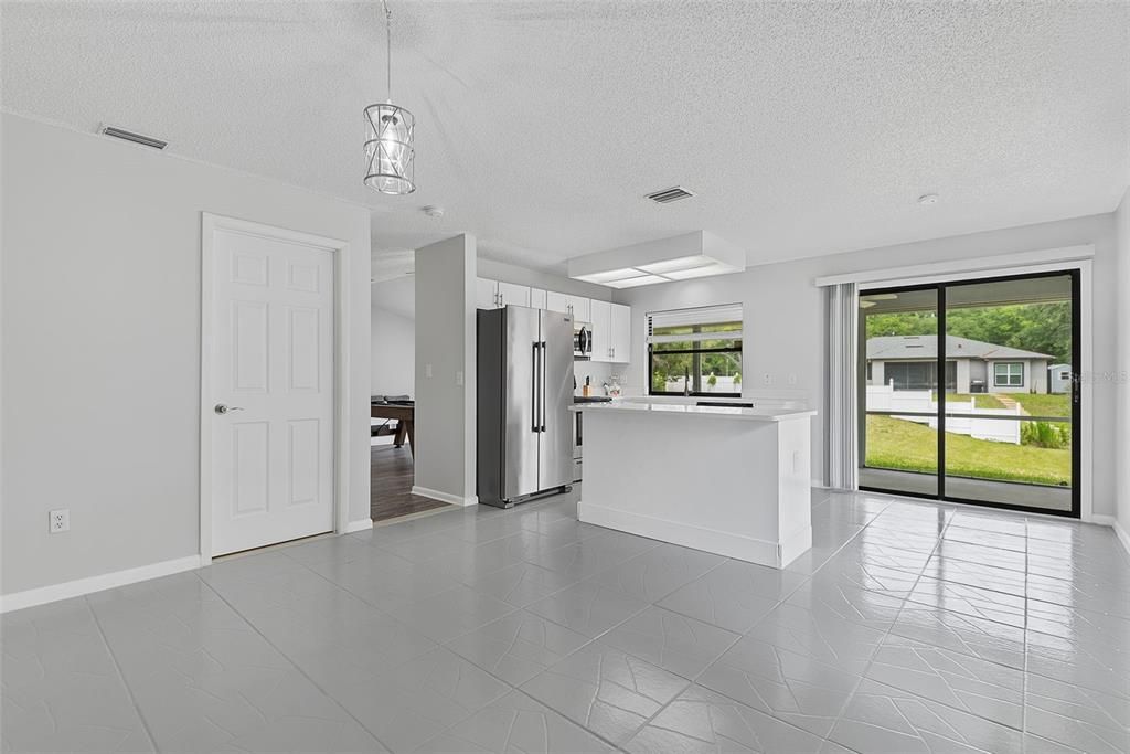 Activo con contrato: $515,000 (4 camas, 3 baños, 1972 Pies cuadrados)