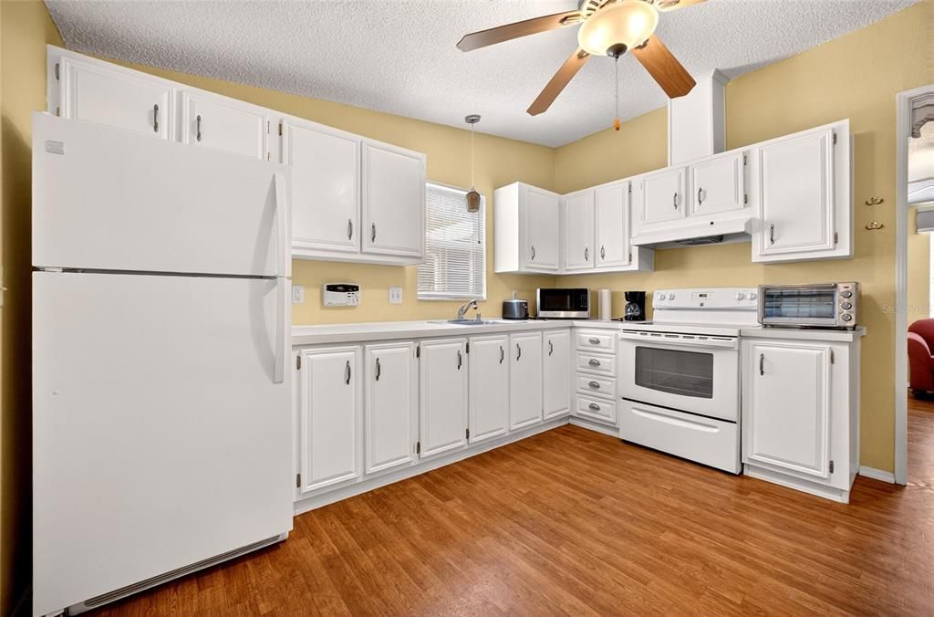 На продажу: $179,000 (2 спален, 1 ванн, 936 Квадратных фут)