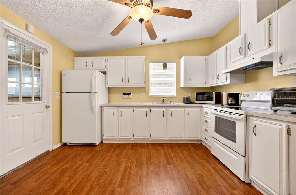 На продажу: $179,000 (2 спален, 1 ванн, 936 Квадратных фут)