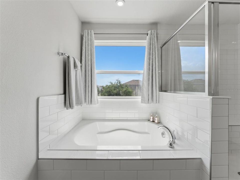 En Venta: $429,900 (4 camas, 2 baños, 2446 Pies cuadrados)