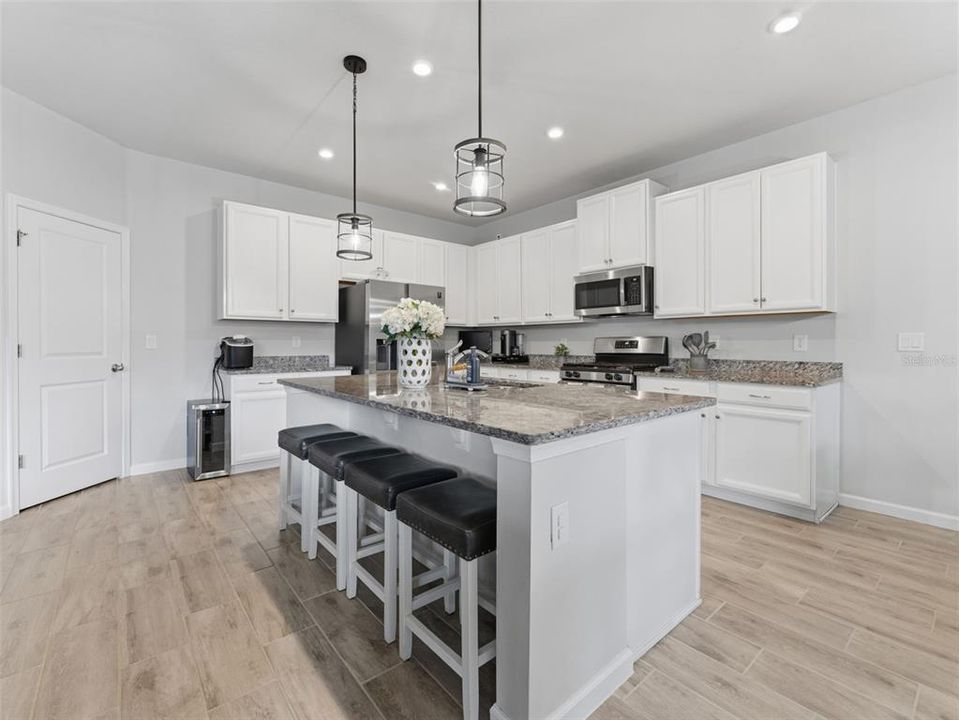 En Venta: $429,900 (4 camas, 2 baños, 2446 Pies cuadrados)