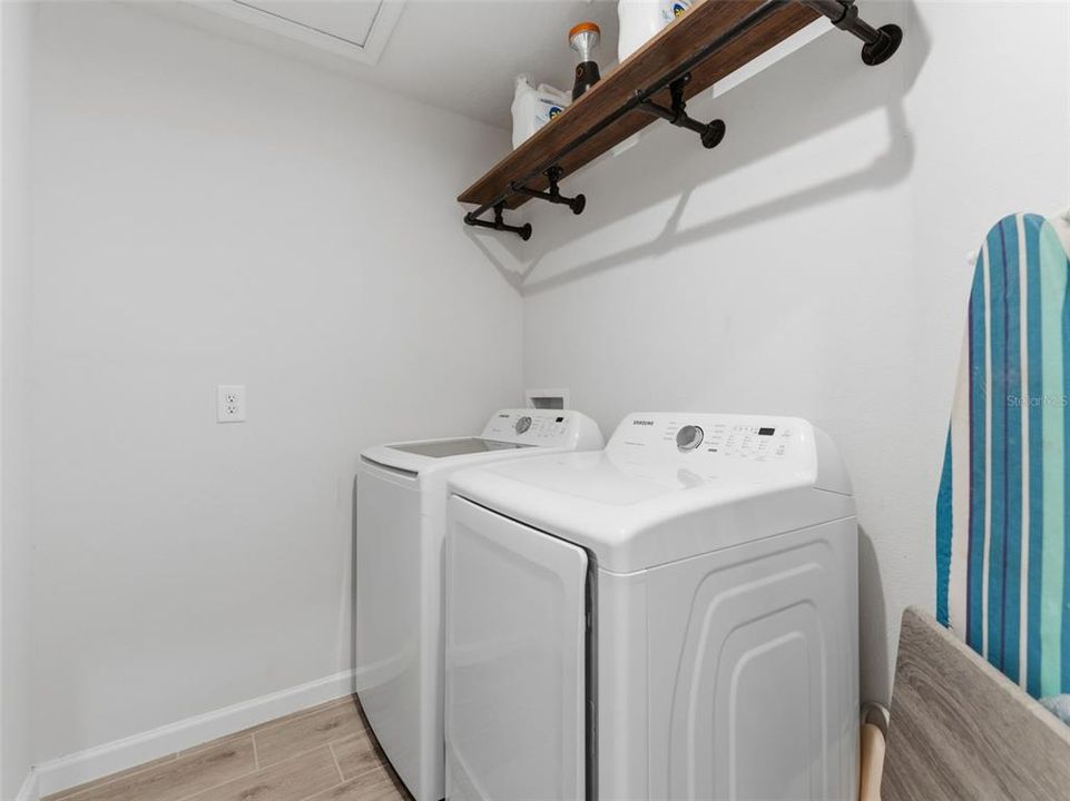 En Venta: $429,900 (4 camas, 2 baños, 2446 Pies cuadrados)