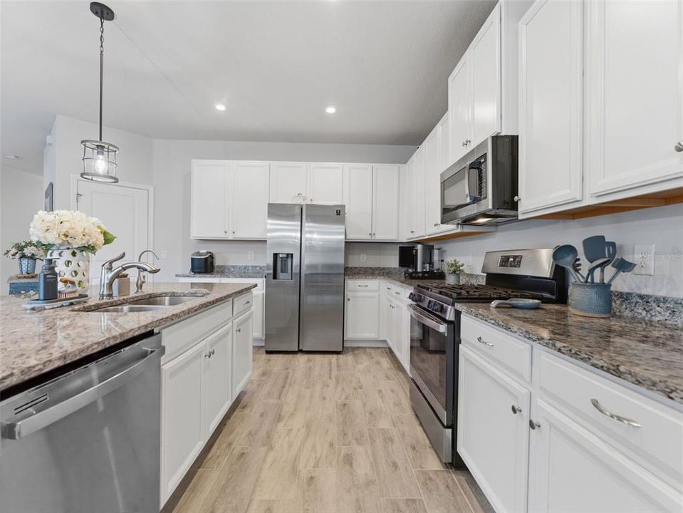 En Venta: $429,900 (4 camas, 2 baños, 2446 Pies cuadrados)