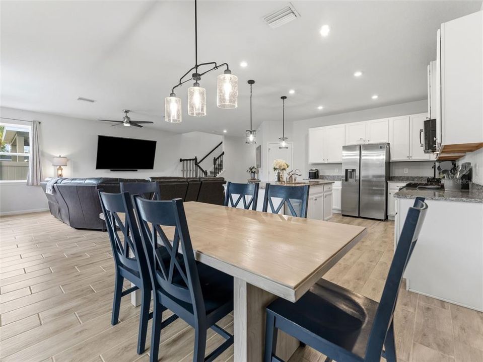 En Venta: $429,900 (4 camas, 2 baños, 2446 Pies cuadrados)