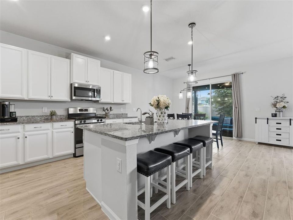 En Venta: $429,900 (4 camas, 2 baños, 2446 Pies cuadrados)