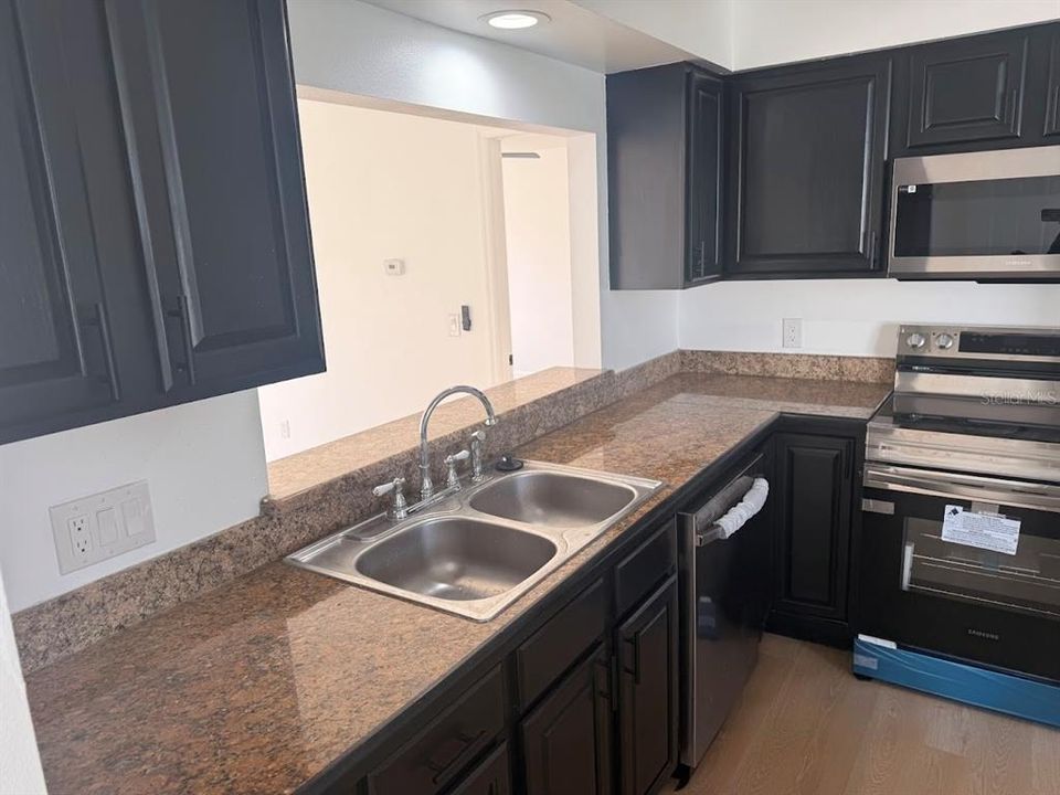 В аренду: $2,450 (4 спален, 2 ванн, 1380 Квадратных фут)
