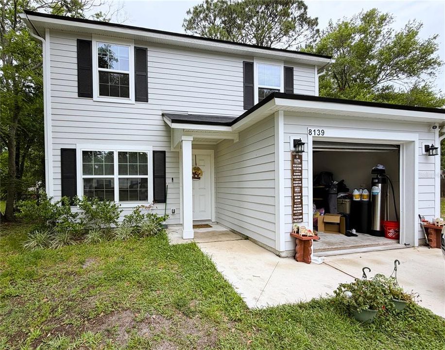 For Sale: $319,000 (4 beds, 2 baths, 1660 Square Feet)