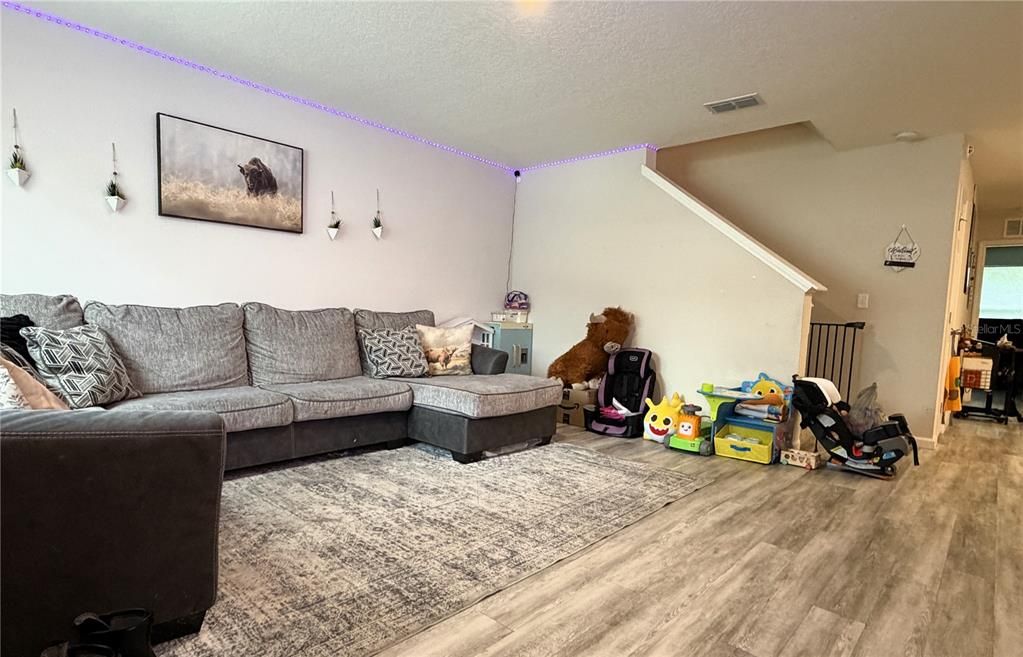 For Sale: $319,000 (4 beds, 2 baths, 1660 Square Feet)