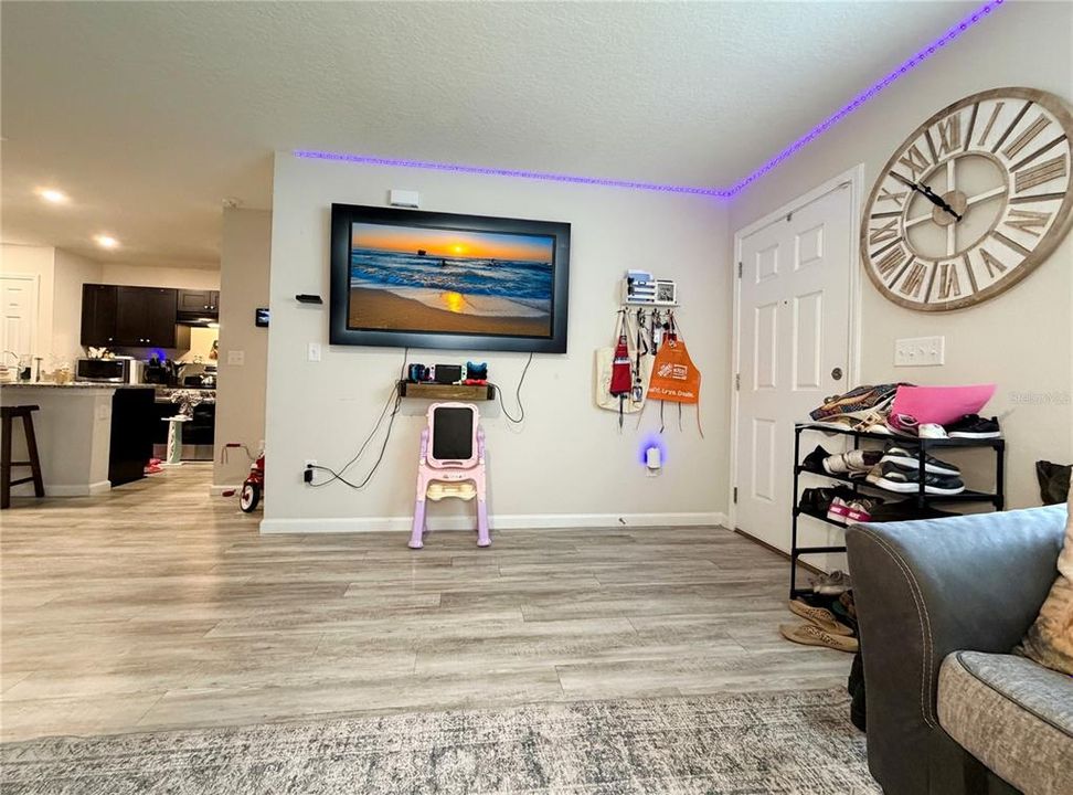 For Sale: $319,000 (4 beds, 2 baths, 1660 Square Feet)